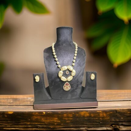 White and red raw stone regal necklace set